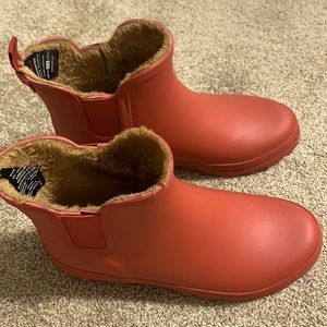 Chooka lined orange rain boots. Size 9